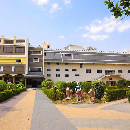 Hotel Sunrise N Resorts Nagpur Esterno foto